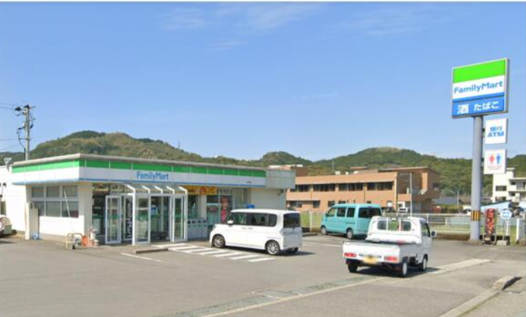ファミリーマート芦北湯浦店 749m