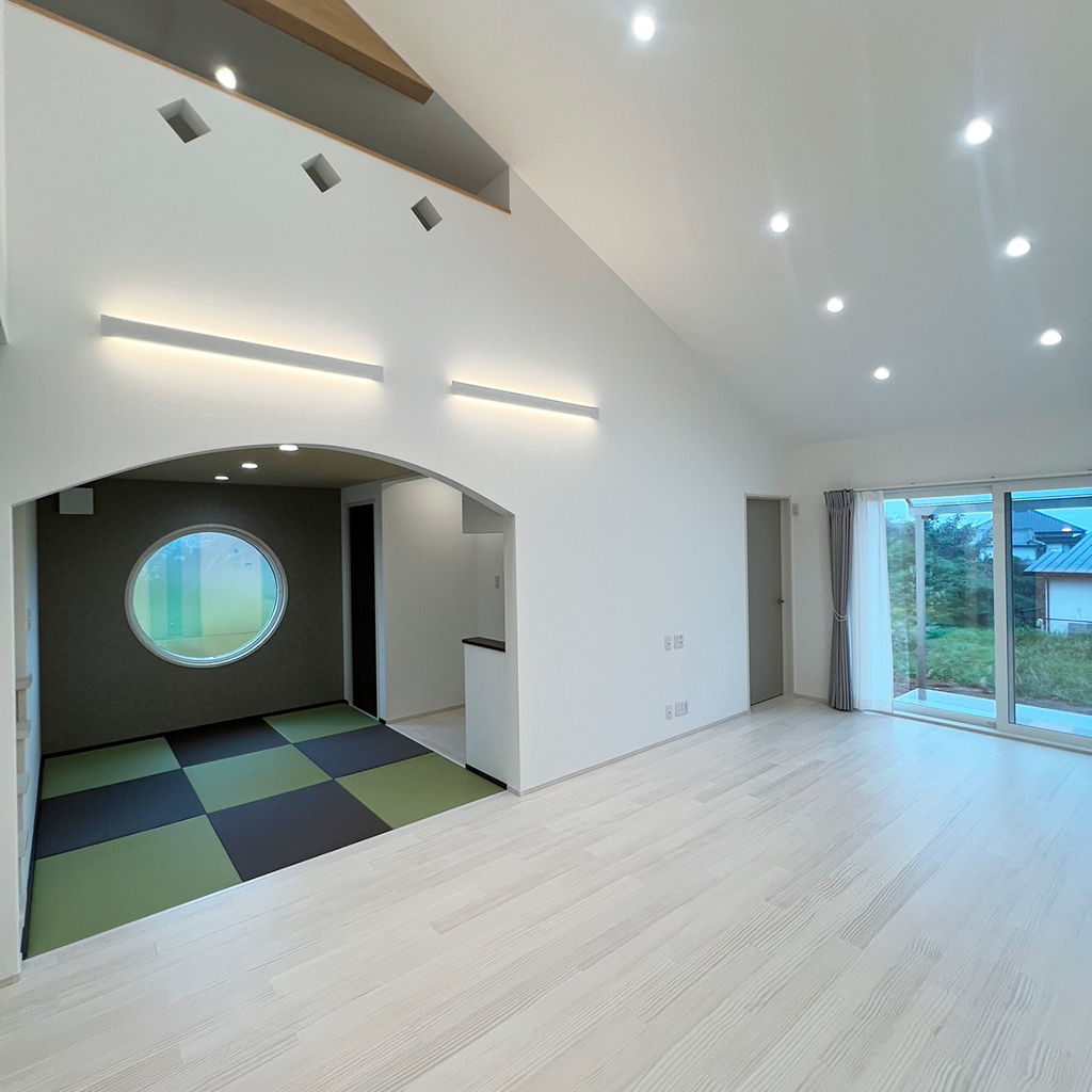 三角屋根のカワイイお家