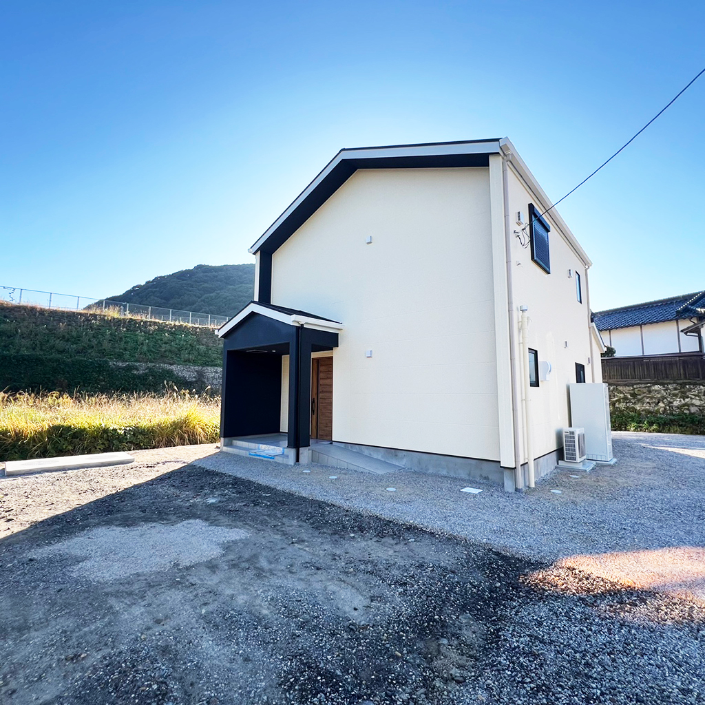 額縁外観の2つの家事動線のある2階建て