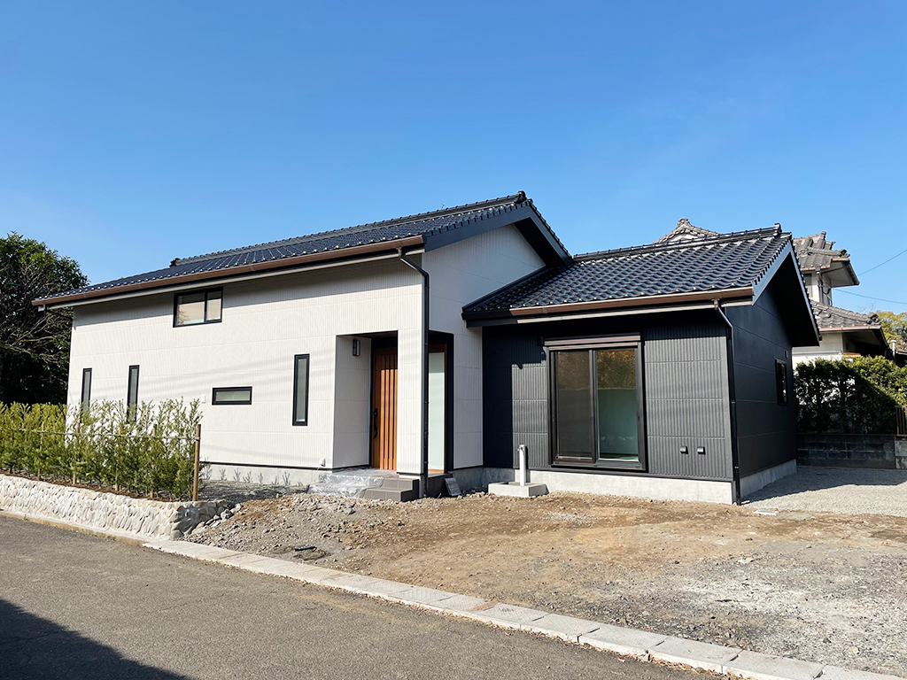 武家屋敷に佇む蔵のある平屋の住まい