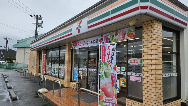 セブンイレブン八代松高小学校前店 276m