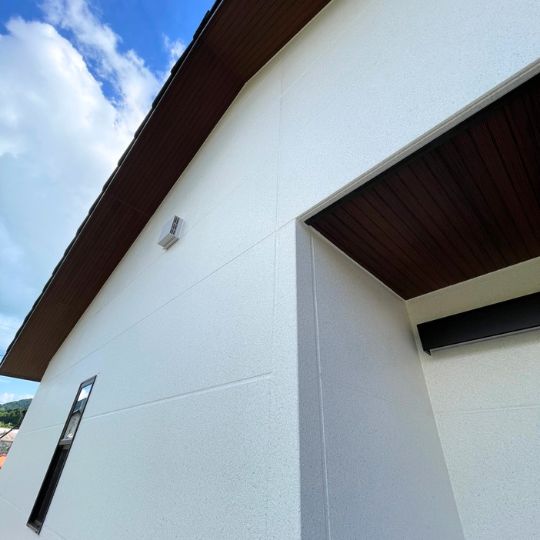 やさしい素材感と、暮らしやすい動線が整う平屋